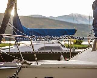 Yacht vorm Romantik SPA Hotel Seefischer